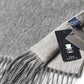 (Grau) Kaschmirschal 100% Cashmere – Detailansicht Prince Bowtie Label