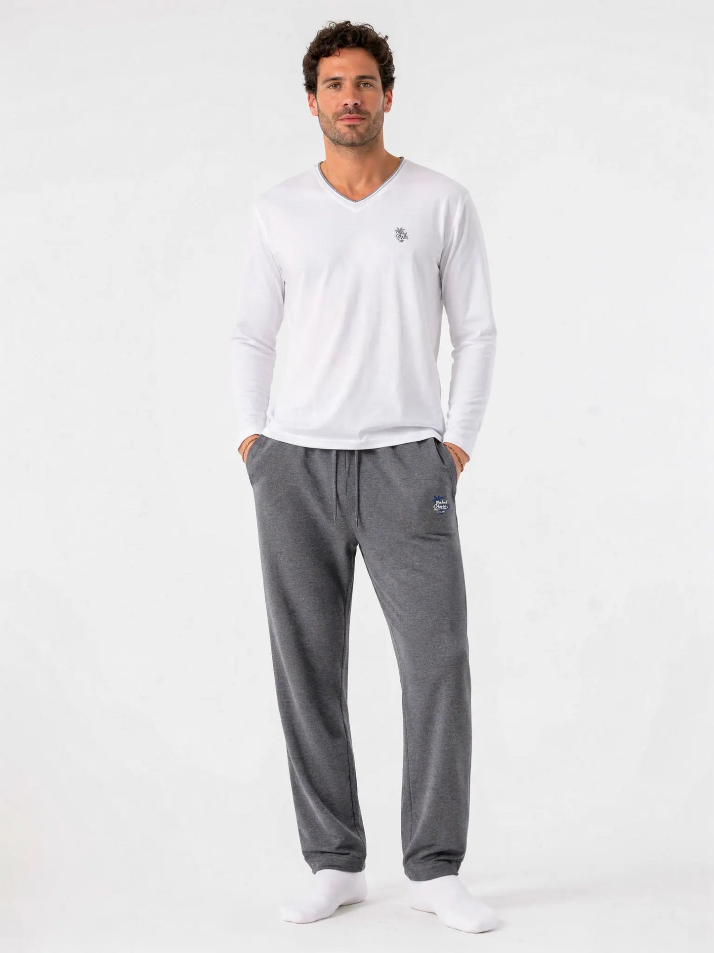 (Weiß) Lounge Shirt Herren am Model im Outfit-Look