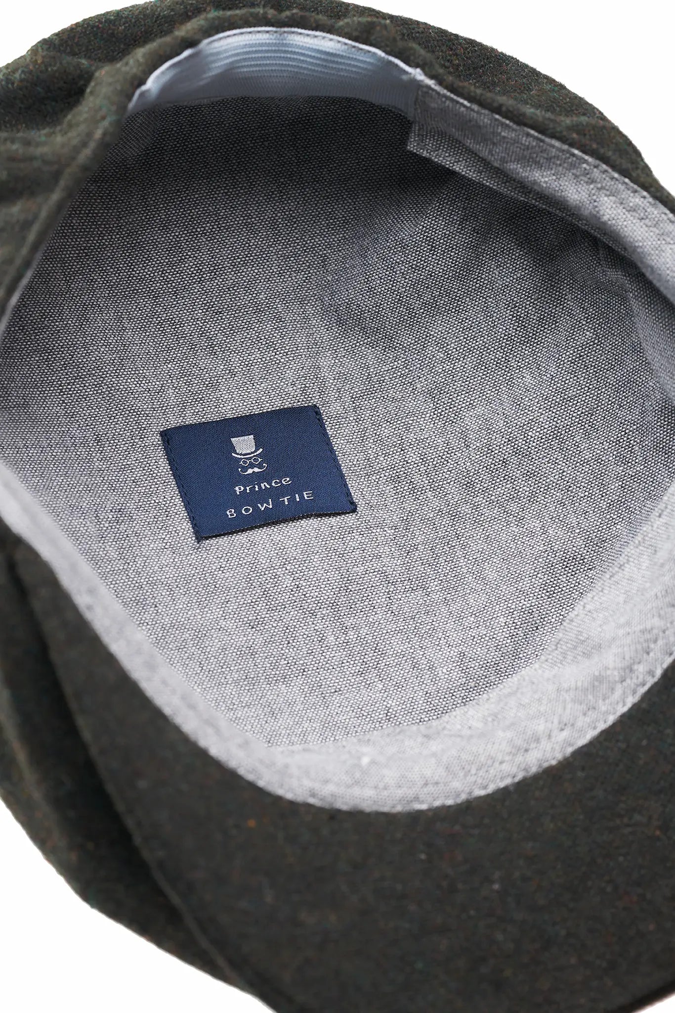 (Dunkelgrün) Ballonmütze Tweed – Innenseite mit Prince Bowtie Label