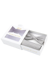 (Silber) Fliege Einstecktuch Set Sterlington – Geschenkbox schräg geöffnet