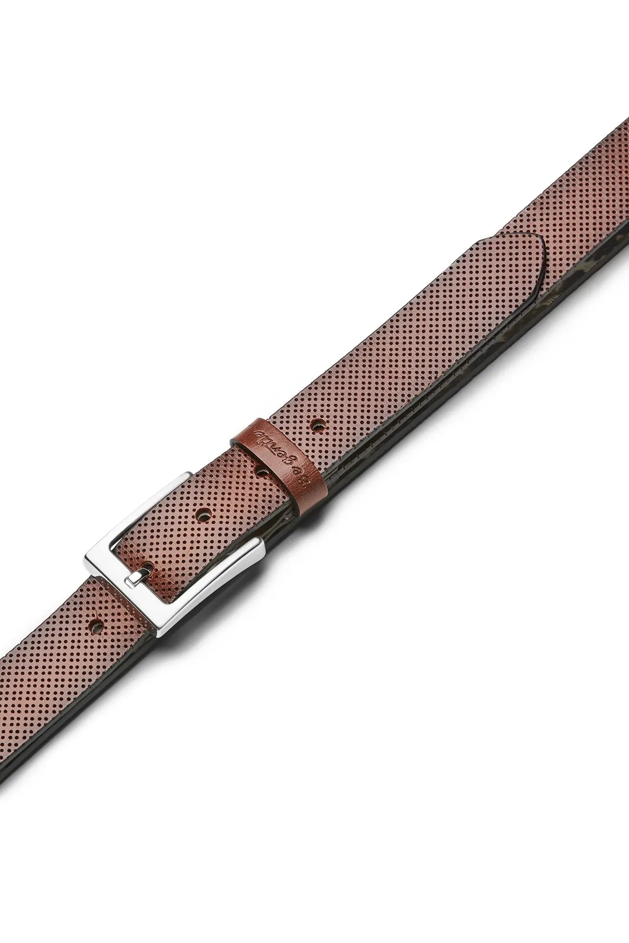 (Braun) Ledergürtel Herren perforiert – Detailansicht Schnalle und Mikroperforation