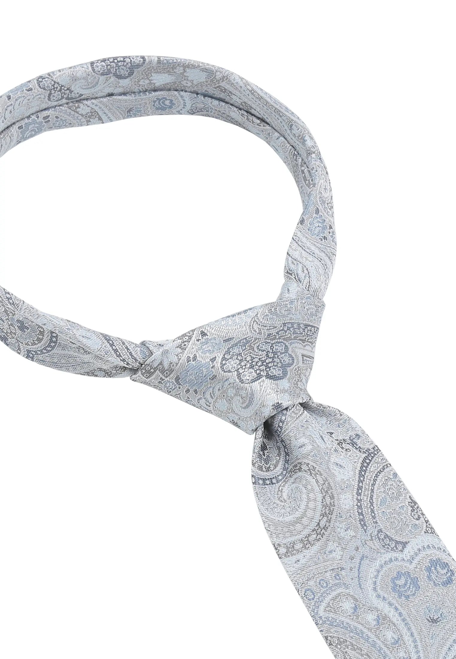 (Blau) Hochzeitskrawatte Paisley Seide – Detailansicht gebundener Knoten