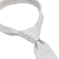 (Beige) Hochzeitskrawatte Paisley Seide – Detailansicht gebundener Knoten