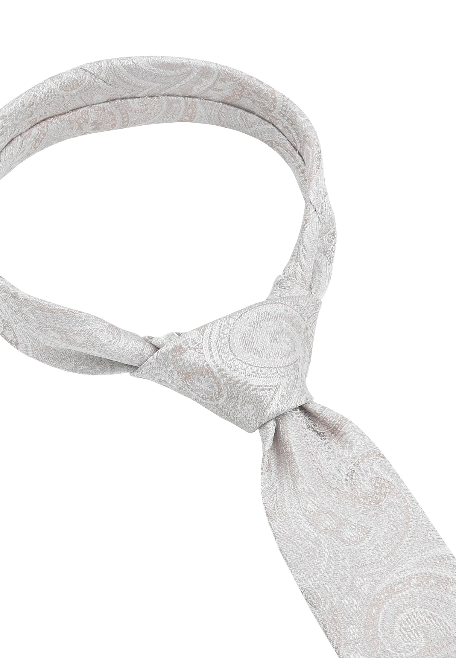 (Beige) Hochzeitskrawatte Paisley Seide – Detailansicht gebundener Knoten
