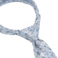 (Hellblau) Hochzeitskrawatte Floral Seide – Detailansicht gebundener Knoten