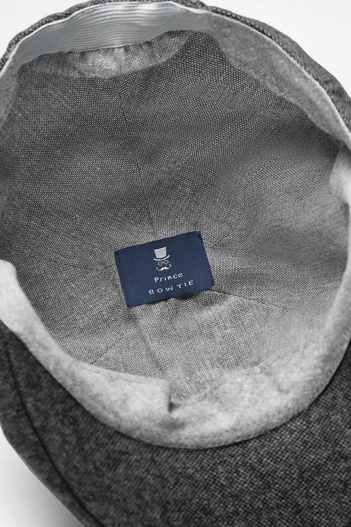 (Anthrazit) Schiebermütze Tweed – Innenseite mit Prince Bowtie Label