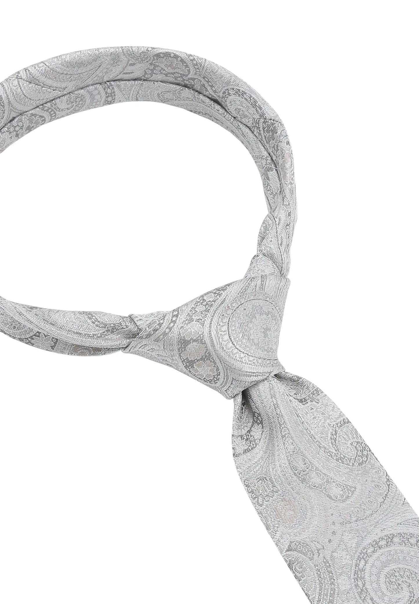 (Silber) Hochzeitskrawatte Paisley – Detailansicht gebundener Knoten