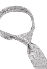 (Taupe) Hochzeitskrawatte Floral – Detailansicht gebundener Knoten