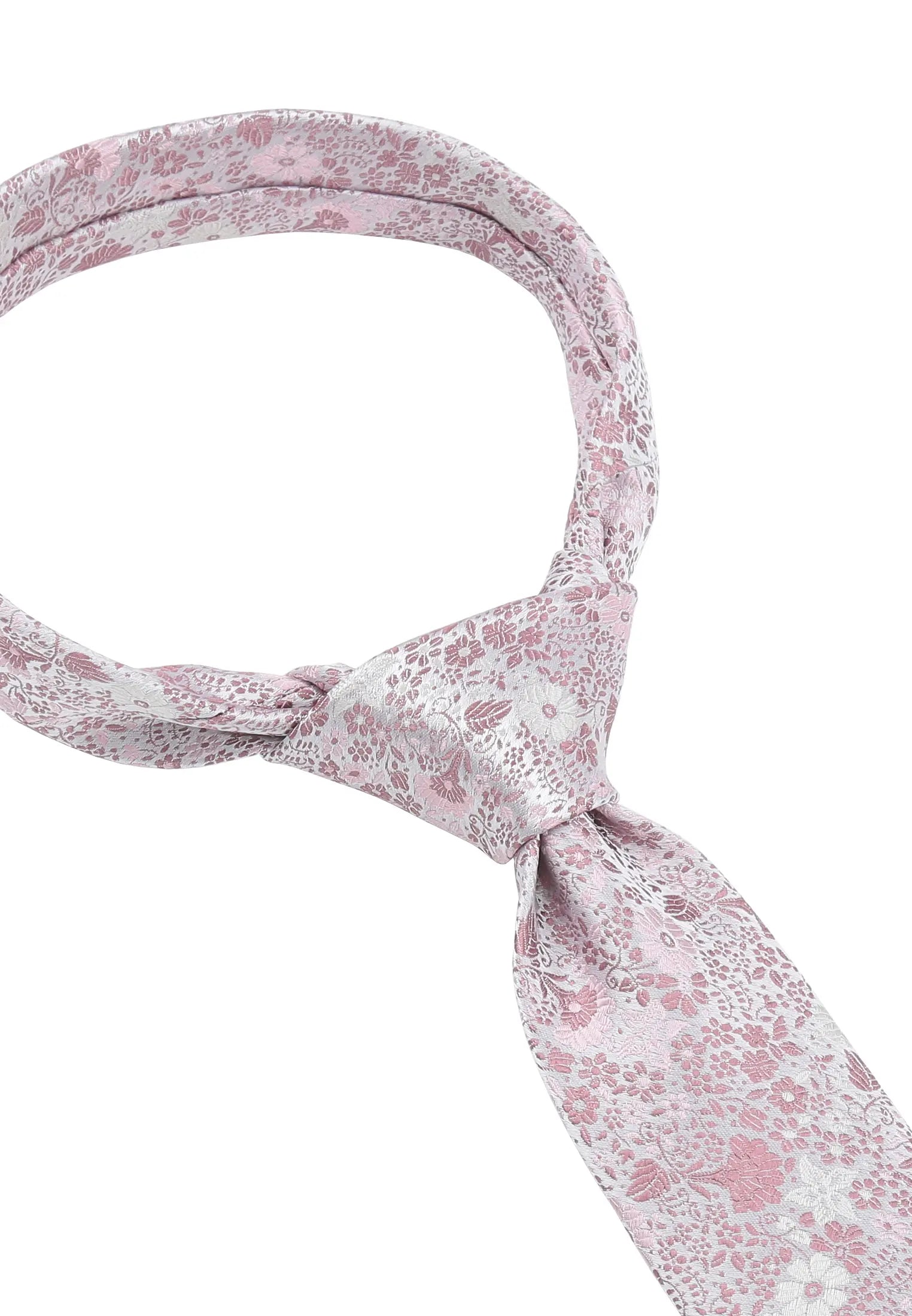 (Rosa) Hochzeitskrawatte Floral – Detailansicht gebundener Knoten