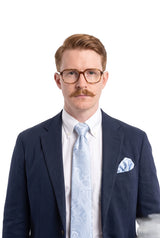 (Hellblau) krawatte einstecktuch set paisley getragen nahaufnahme